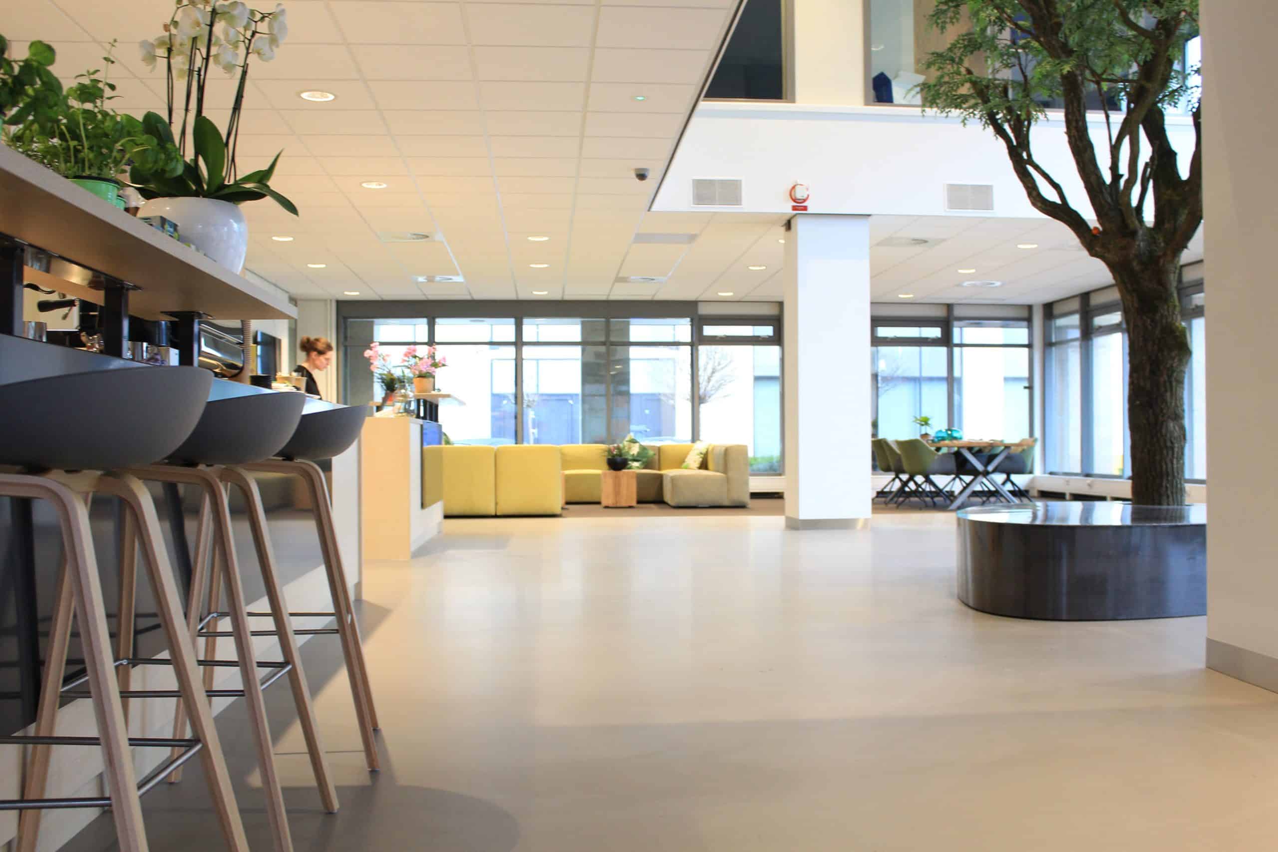 Bedrijfsvloer – Motion PU Business gietvloer – Kleur Sandy – Betonvloer en tegels – Motion Gietvloeren