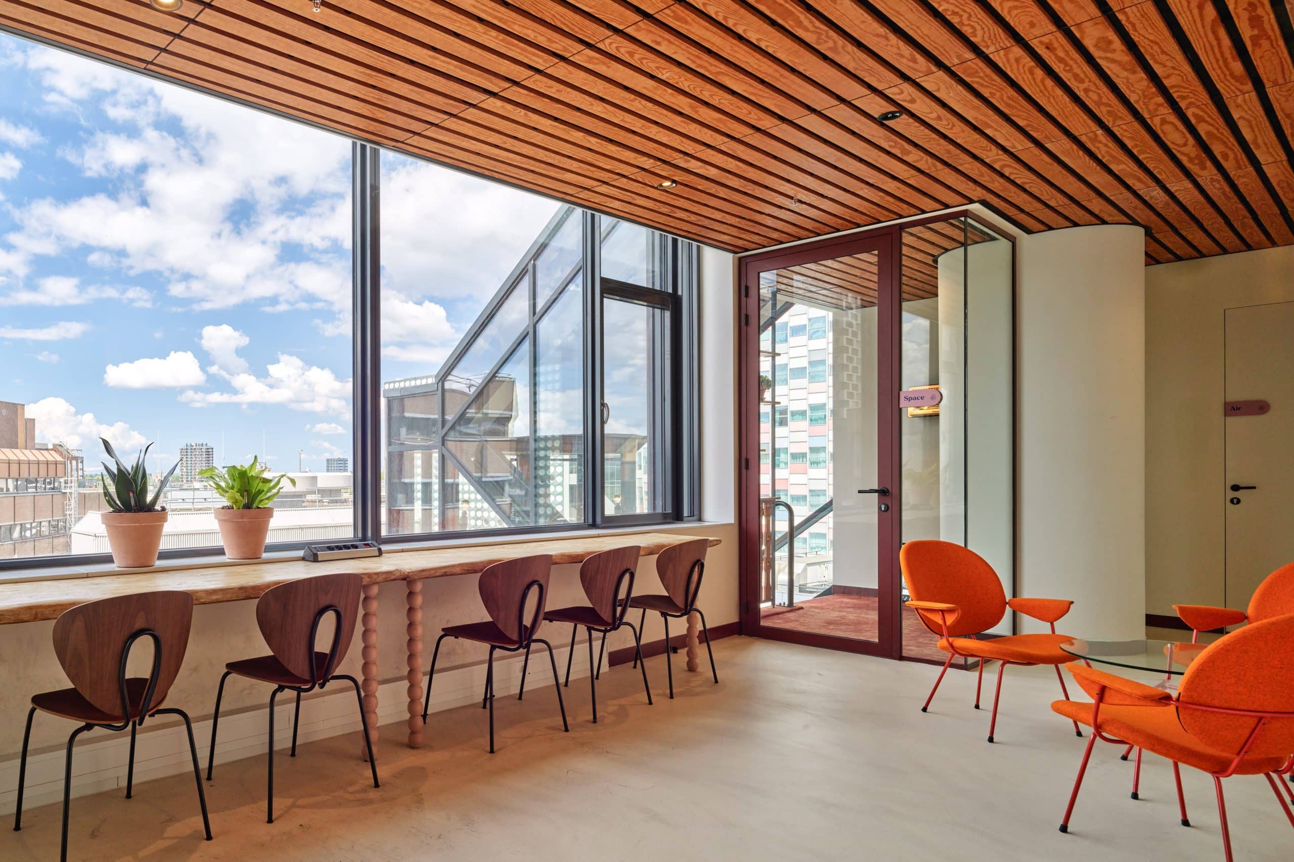 Concrete Rough & PU Gietvloer – Kleur Beayel & Stalos – Sheryl Leysner – David Esser – Motion Gietvloeren