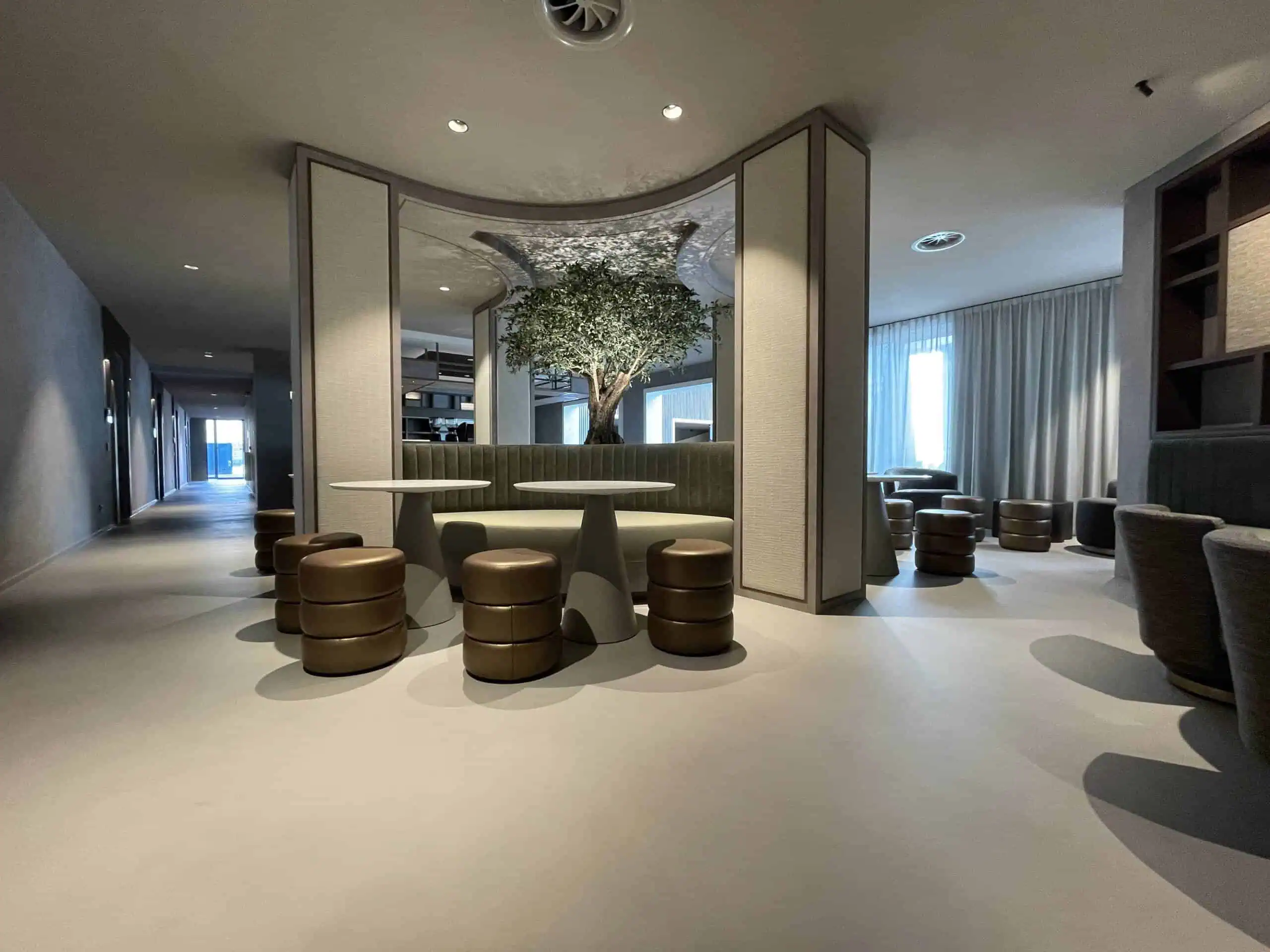 Gietvloer-hotel-Amsterdam-scaled