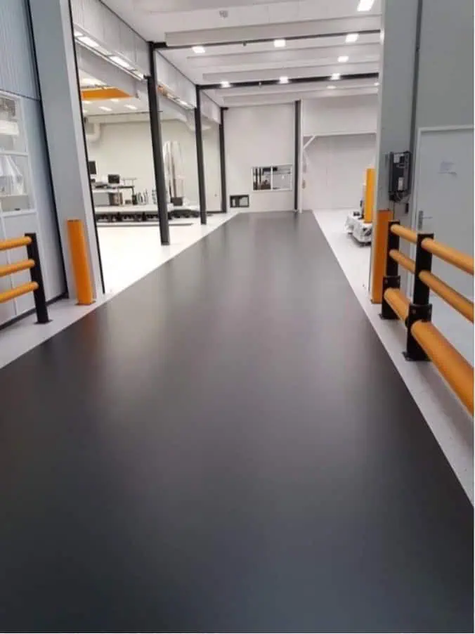 Epoxy-gietvloer-productiehal